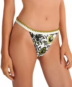 Το νεανικό γυναικείο σλιπ μαγιό BLU4U 'Batik Crochet' / 'Batik Solids' (Κωδικός: 25365135) αποτελεί την ιδανική βάση για ένα boho-chic look στην παραλία, συνδυάζοντας την κομψότητα του κλασικού στυλ με περίτεχνες ανάγλυφες λεπτομέρειες